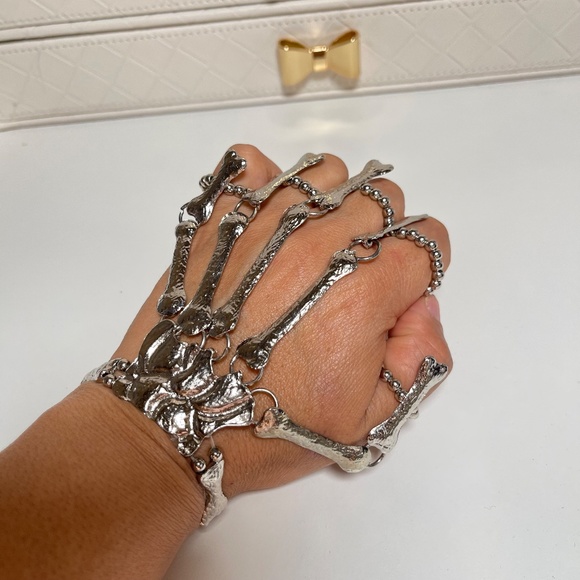 Halloween hand bracelet skull finger skeleton and full finger armour ring - Picture 5 of 5